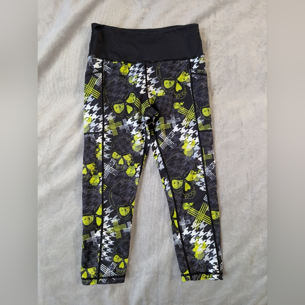 CVG Capri Leggings | Abstract Skull | XS